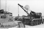 Bundesarchiv_Bild_101I-235-0996-02A,_Russland,_Reparatur_Panzer_III_mit_Sd.Kfz._9-1.jpg